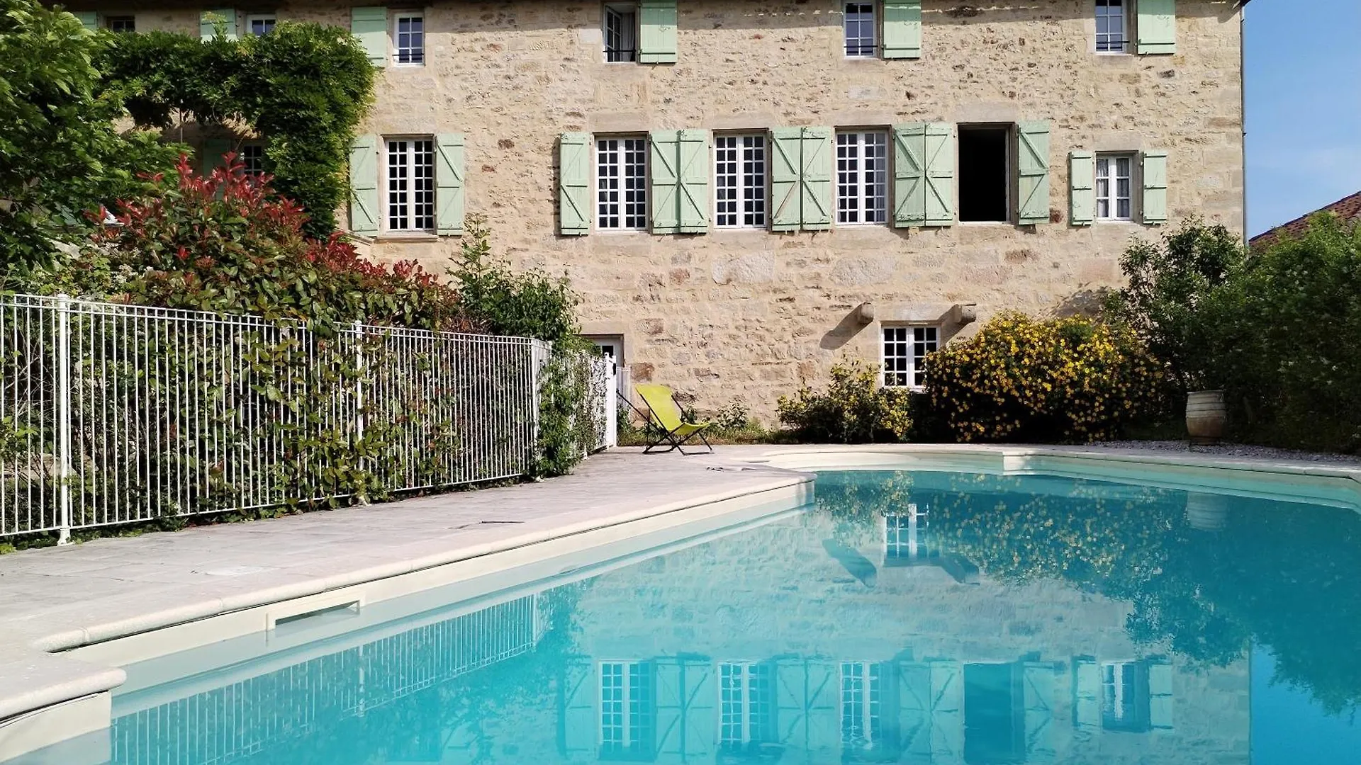Ensemble De Deux Chambres Pour Famille contacts